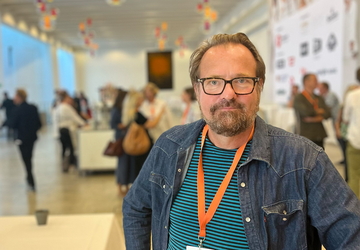 Lektor Peter Østergaard efterlyser, at programmet på TV Festival forholder sig mere aktivt til den virkelige verdens problemer.